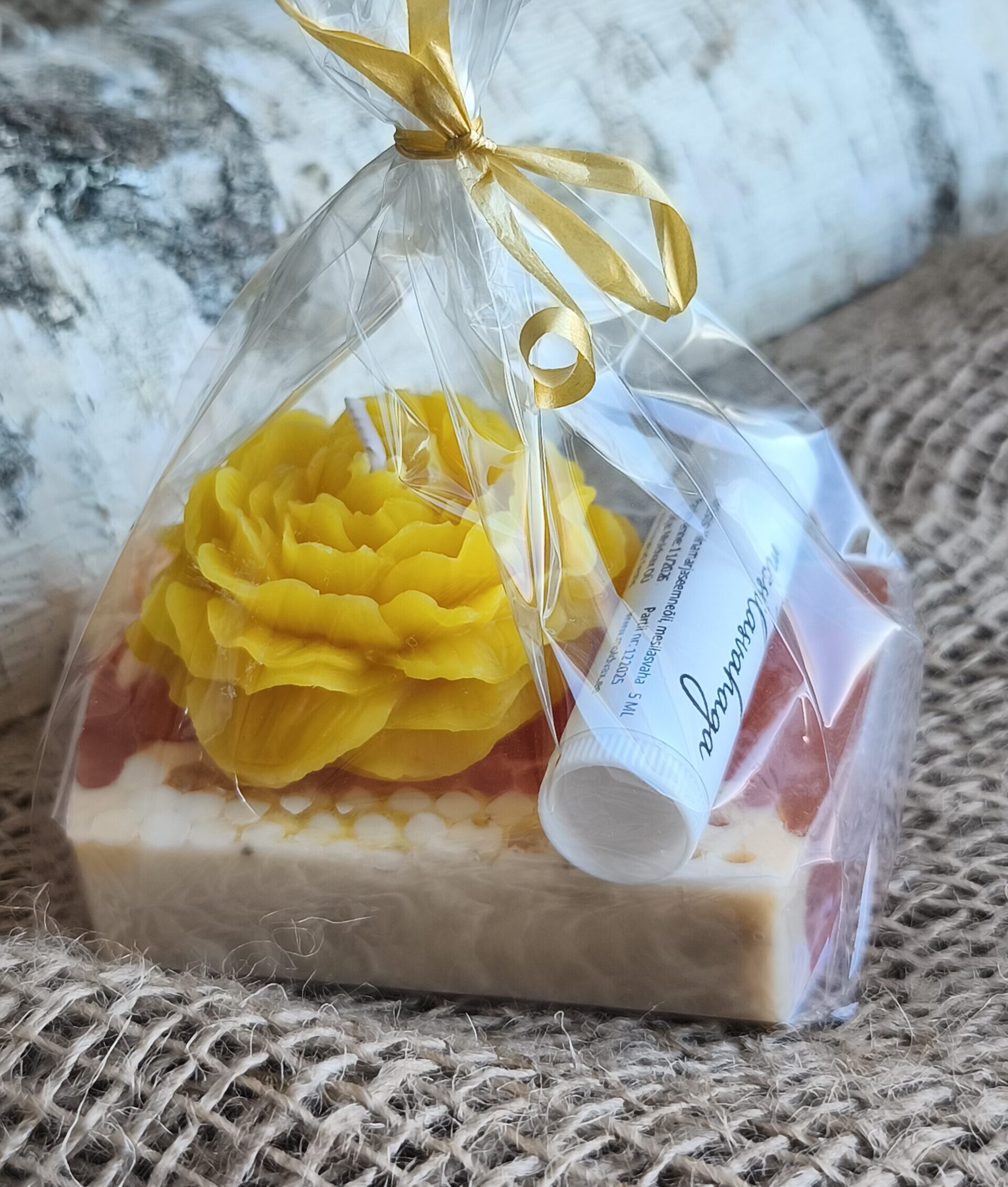 Meeseep, huulepalsam ja küünal komplekt