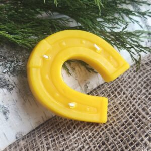 Mesilasvahast käsitsi valmistatud küünal Hobuseraud