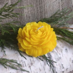 Mesilasvahast käsitsi valmistatud küünal Pojeng