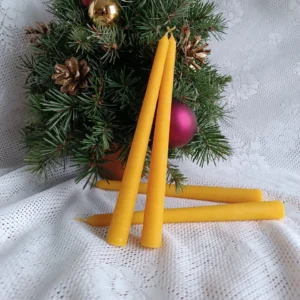 Mesilasavahast käsitsi valmistatud antiikküünal